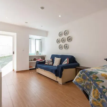 Quiet And Cosy Alfama Apt Lisbon